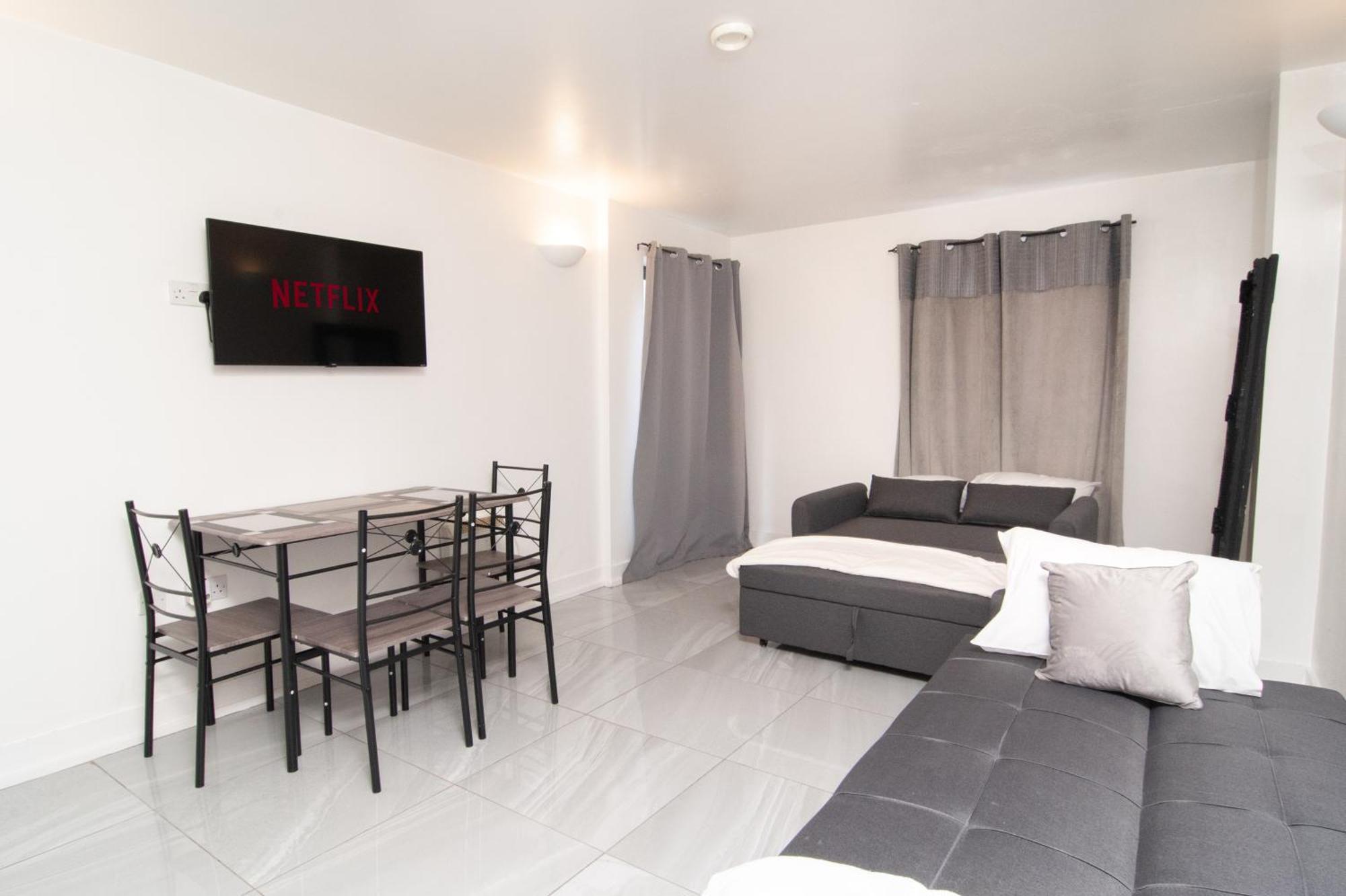 2 Bed 2 Bath Centre Sleep 7